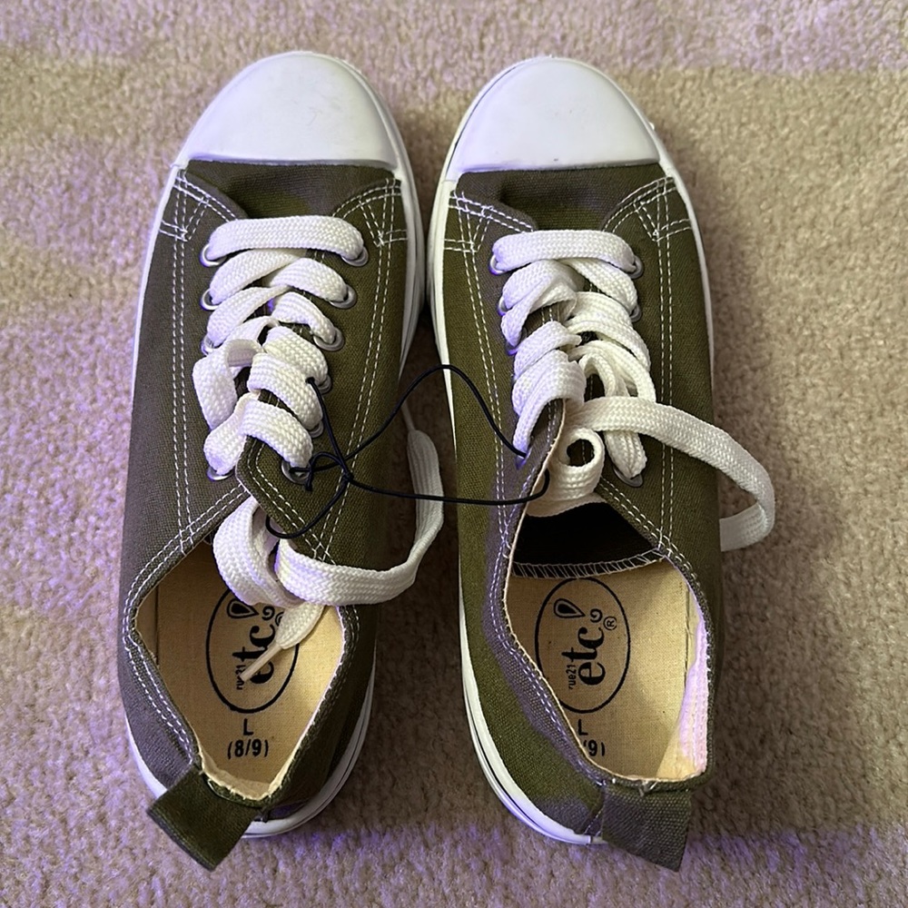 Brand new Large (8/9) Cameo green sneakers. Original box not available.